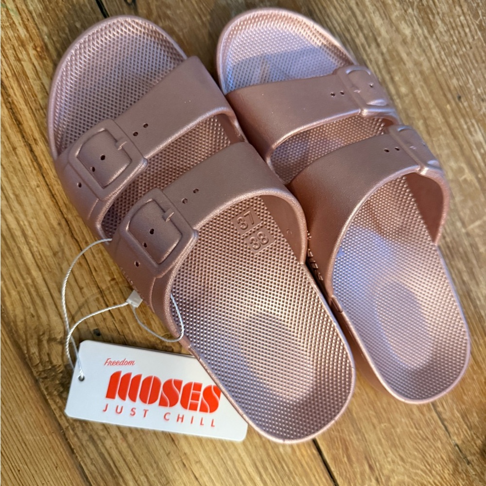 NWT Freedom Moses Women's Sandals in Rose 37/38